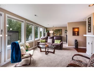 Photo #6: 20651102 Listing