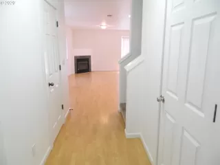 Photo #4: 20651402 Listing