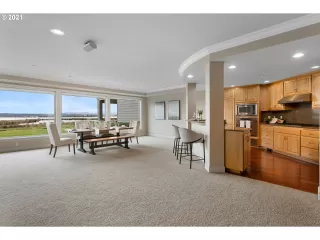 Photo #5: 20652115 Listing