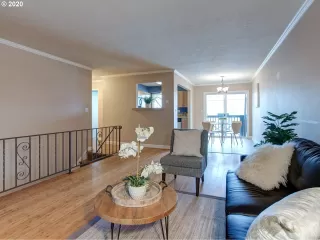 Photo #5: 20652518 Listing 