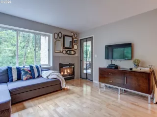 Photo #4: 20653608 Listing