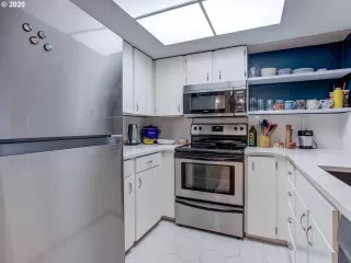 Photo #6: 20653608 Listing