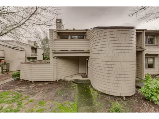 Photo #1: 20653716 Listing