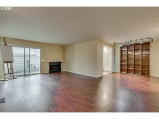 Photo #2: 20653716 Listing