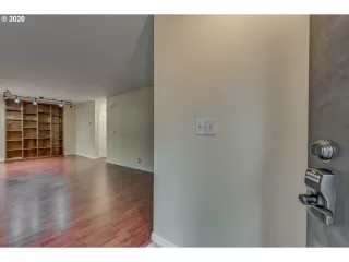 Photo #4: 20653716 Listing