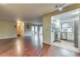 Photo #6: 20653716 Listing