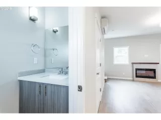Photo #5: 20654098 Listing