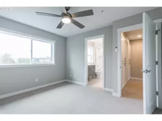 Photo #6: 20654098 Listing
