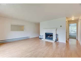 Photo #3: 20654206 Listing