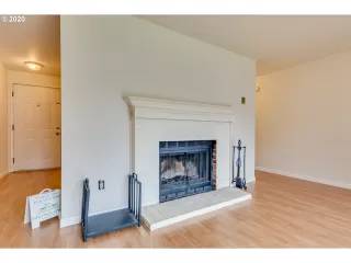 Photo #4: 20654206 Listing