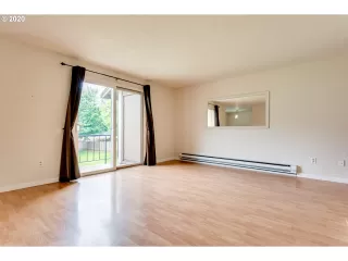 Photo #6: 20654206 Listing