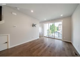 Photo #3: 20654936 Listing