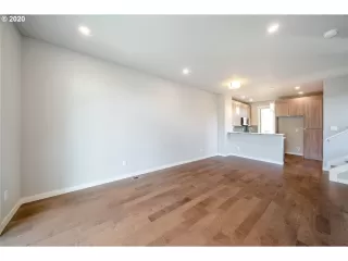 Photo #4: 20654936 Listing