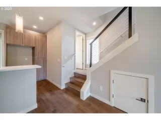 Photo #5: 20654936 Listing