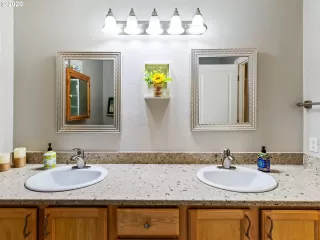 Photo #2: 20655204 Listing