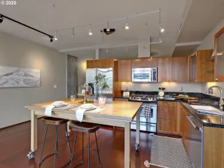 Photo #4: 20655550 Listing