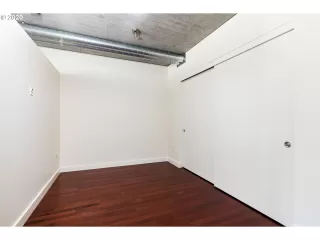 Photo #6: 20655910 Listing