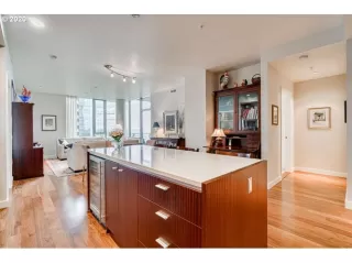 Photo #6: 20656820 Listing