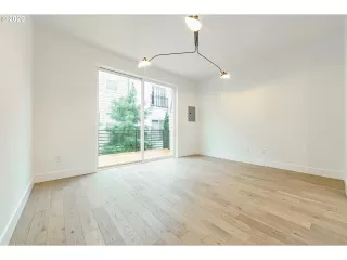 Photo #5: 20656972 Listing