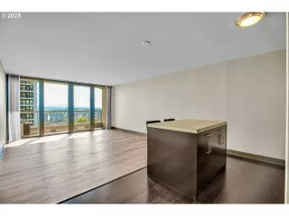 Photo #3: 206574105 Listing