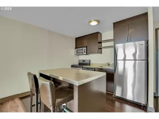 Photo #4: 206574105 Listing