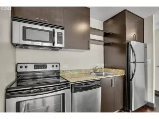 Photo #5: 206574105 Listing