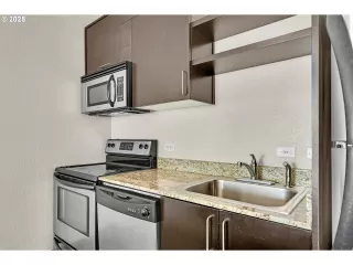 Photo #6: 206574105 Listing