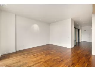 Photo #5: 20657816 Listing