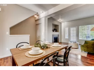 Photo #6: 20657929 Listing