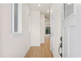 Photo #3: 206580674 Listing