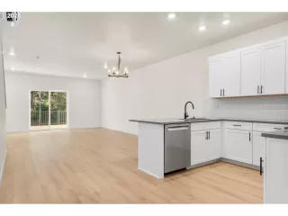 Photo #5: 206580674 Listing