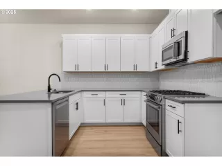 Photo #6: 206580674 Listing