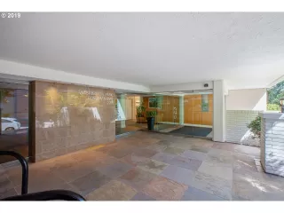 Photo #4: 20658100 Listing 