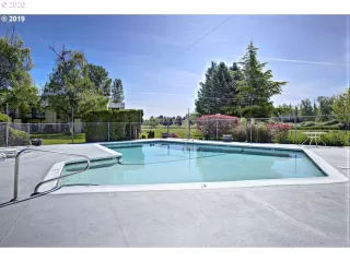 Photo #2: 20658197 Listing