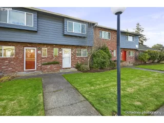 Photo #5: 20658197 Listing