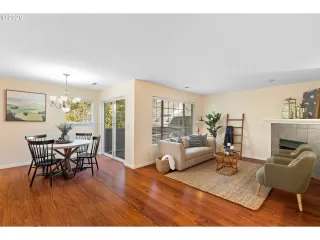 Photo #2: 20658417 Listing 