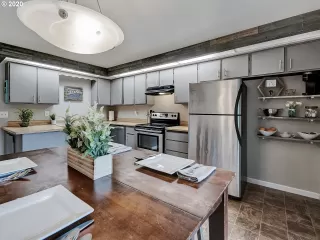 Photo #6: 20658481 Listing