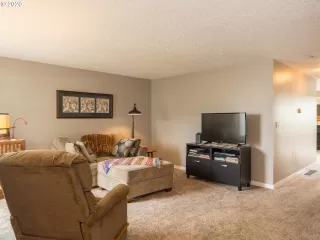 Photo #5: 20658548 Listing