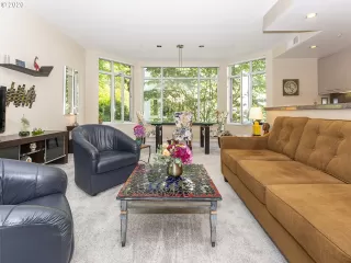 Photo #2: 20659228 Listing