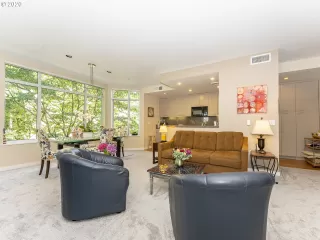 Photo #4: 20659228 Listing