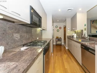 Photo #6: 20659228 Listing