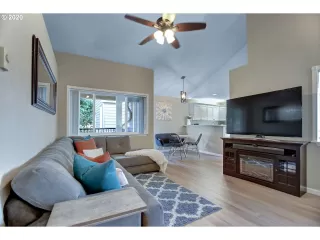 Photo #4: 20659469 Listing