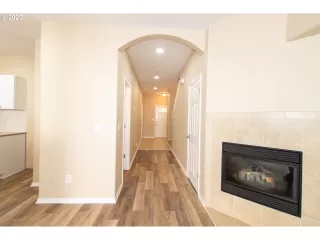 Photo #6: 20659987 Listing