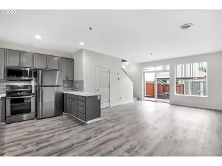 Photo #3: 20660067 Listing