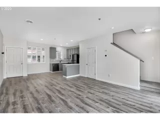 Photo #4: 20660067 Listing