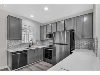 Photo #6: 20660067 Listing