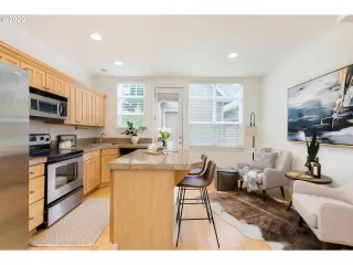 Photo #5: 20660244 Listing