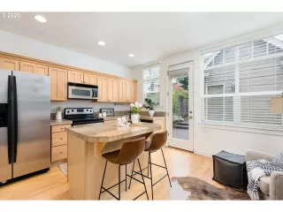 Photo #6: 20660244 Listing