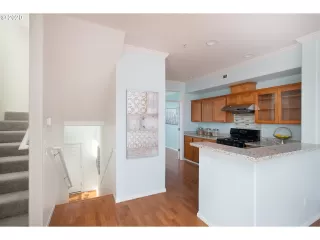 Photo #6: 20660310 Listing