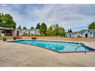 Photo #2: 20660332 Listing